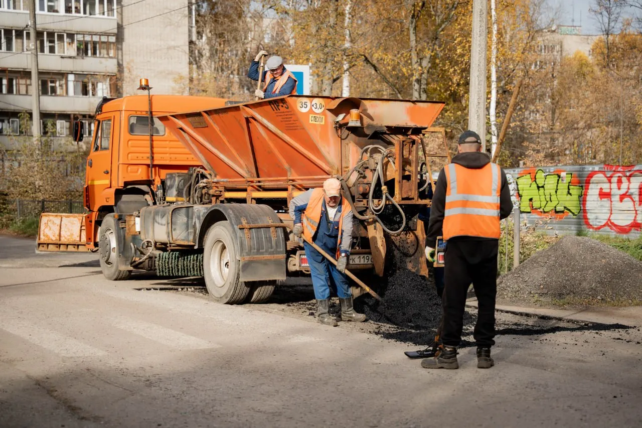 Осенью еще на нескольких дорогах Глазова пройдет ямочный ремонт