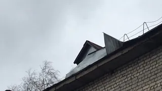 Школа машет крышей: видео, которое не понравится родителям из Подвязья