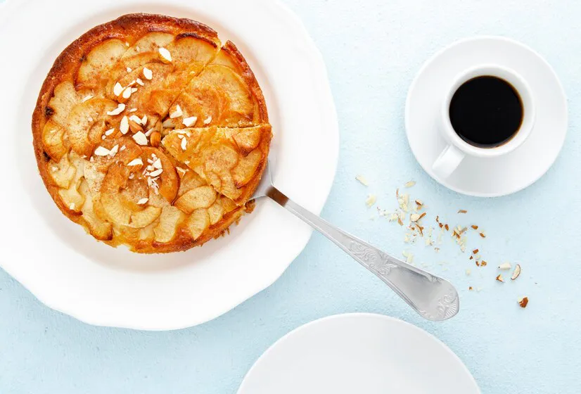Куда деть сезонные яблоки: легкие и вкусные рецепты шарлотки