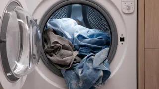 Никогда не стирайте вещи при температуре 40 градусов: опытная прачка объяснила, почему