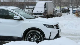 Не пытайтесь заводить машину как обычно в мороз — несколько простых шагов спасут аккумулятор и мотор