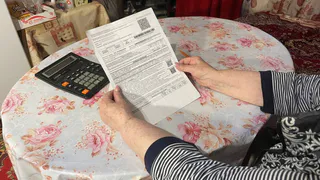 Теперь российским пенсионерам полностью запрещено оплачивать автобус, таблетки и ЖКХ