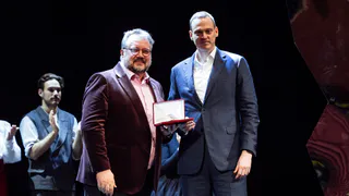 Губернатор Малков вручил директору театра кукол знак великого князя Олега Рязанского