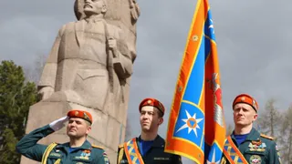 В Коми пожарные устроили шоу с тушением и кроссфитом на площади  