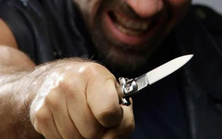 В Нижнекамске физрук спас школьников от дебошира