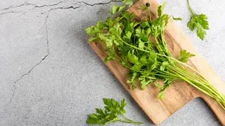 Петрушка любит морозилку