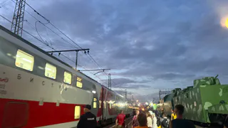 Пенсионерам в поезде все должны: получили скидку на билет и требовали у "неходячей " отдать им место