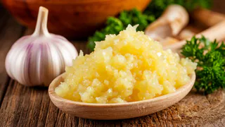 Каждый год  готовлю чесночную пасту: как сохранить аромат и пользу чеснока надолго