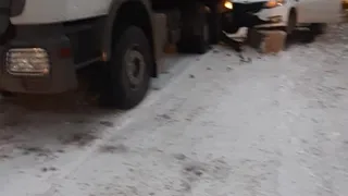 Влетела в бетонные блоки: на Советской армии произошло ДТП