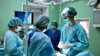 Государство утвердило новые правила слухопротезирования для участников СВО