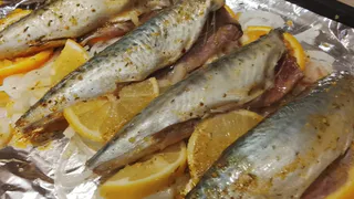 Этот рассол перед жаркой спасает даже самую «дешёвую» рыбу. Сочная, ароматная и без лишнего запаха