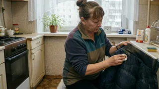 Оттираю засаленность с воротника куртки за 2 минуты: 1 ст ложка на ватный диск — ни следов, ни разводов