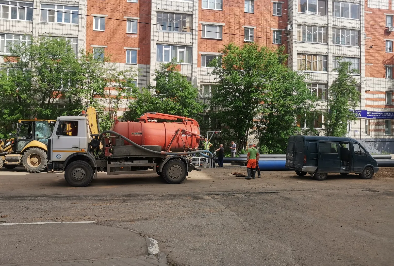 В Магнитогорске проводят замену участка водовода