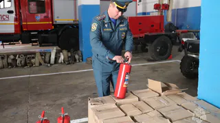 Сотрудники регионального МЧС отправили в Курскую область огнетушители