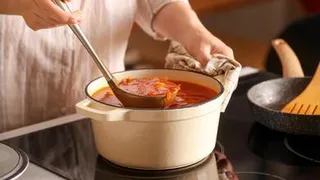 Как добиться аппетитного цвета борща