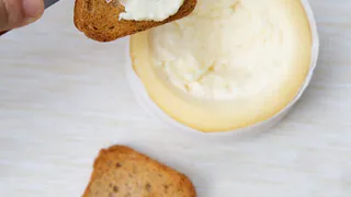 Самая вкусная намазка на хлеб: готовится всего за несколько минут