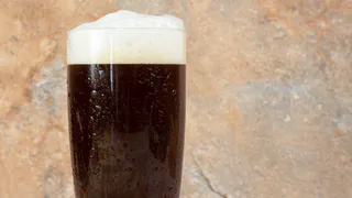 Летом всегда делаю свой квас "как из бочки" - выходит гораздо вкуснее магазинного: простой рецепт