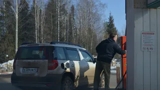 На улицах города с автомобилей сливают бензин: мнения рязанцев