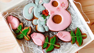 Как увлекательно провести праздники и что подарить на 8 марта