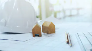 Люди, вложившиеся в долевое строительство дома, не могут поселиться в квартирах