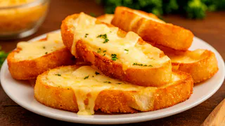 Хрустящие сырные гренки будут готовы за 10 минут: сохраните этот необычный рецепт приготовления с паприкой - пальчики оближешь