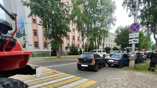В Коми женщина за рулём Volkswagen врезалась в Lada: два человека в больнице