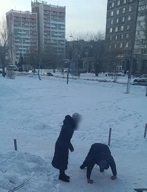 Пополз за любимой на четвереньках: посетителя кафе в Магнитогорске сумела увести только супруга