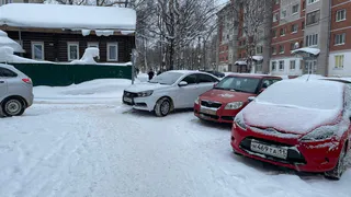 Меньше чем за сутки на переправе в Усинском округе застряли шесть автомобилей
