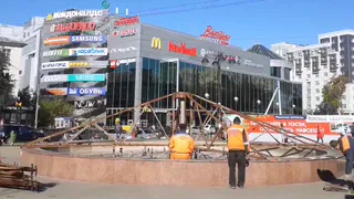 В Рязани на площади Победы началась "консервация" фонтана