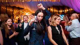 Больше 100 не собираться: Роспотребнадзор напомнил татарстанцам об опасностях корпоративов