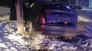 На Право-Лыбедской водитель «Ауди» врезался в дерево и сбежал с места ДТП