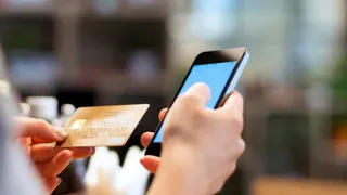 С 9 мая полный запрет: кому нельзя будет переводить деньги с карты на карту