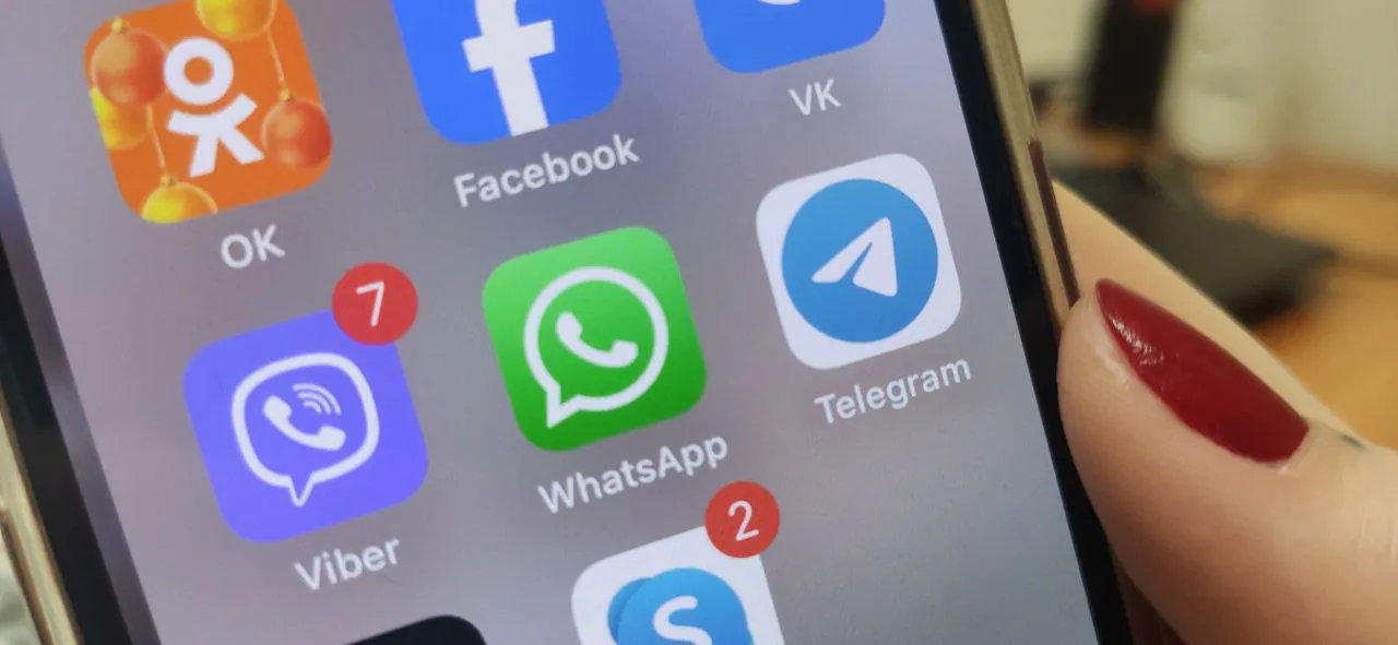 Всем, кто пользуется WhatsApp и Telegram: поздравить родных с Новым годом больше не получиться