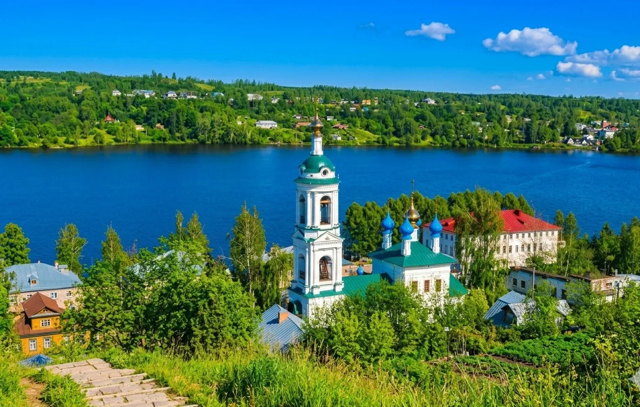 3 живописных местечка в России для майского отдыха: близко, дешево и комфортно — идеально для коротких выходных