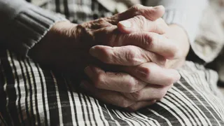 Выясняем, почему часть пенсионеров не заботятся о своем внешнем виде