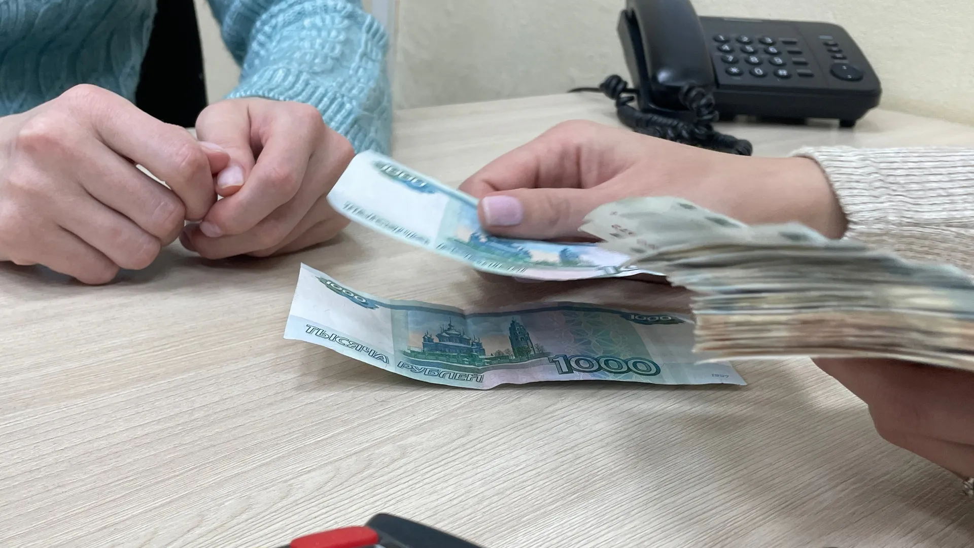 Челябинским пенсионерам подняли пенсии: что это значит для работающих и не только