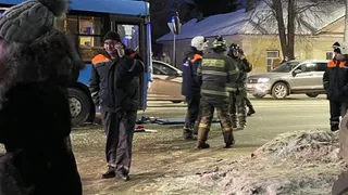 В Брянске автобус протаранил Hyundai Solaris