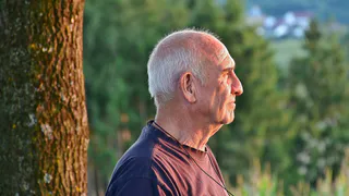 Очень сильное стихотворение Дементьева, над которым плачут даже седые старики - нужно хоть раз прочитать каждому