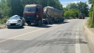 Водитель и пассажир легковушки пострадали в ДТП с МАЗом в Магнитогорске