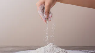 Просто пыль, а не мука: специалисты Роскачества выявили 5 марок пшеничной муки, которые лучше вообще не брать