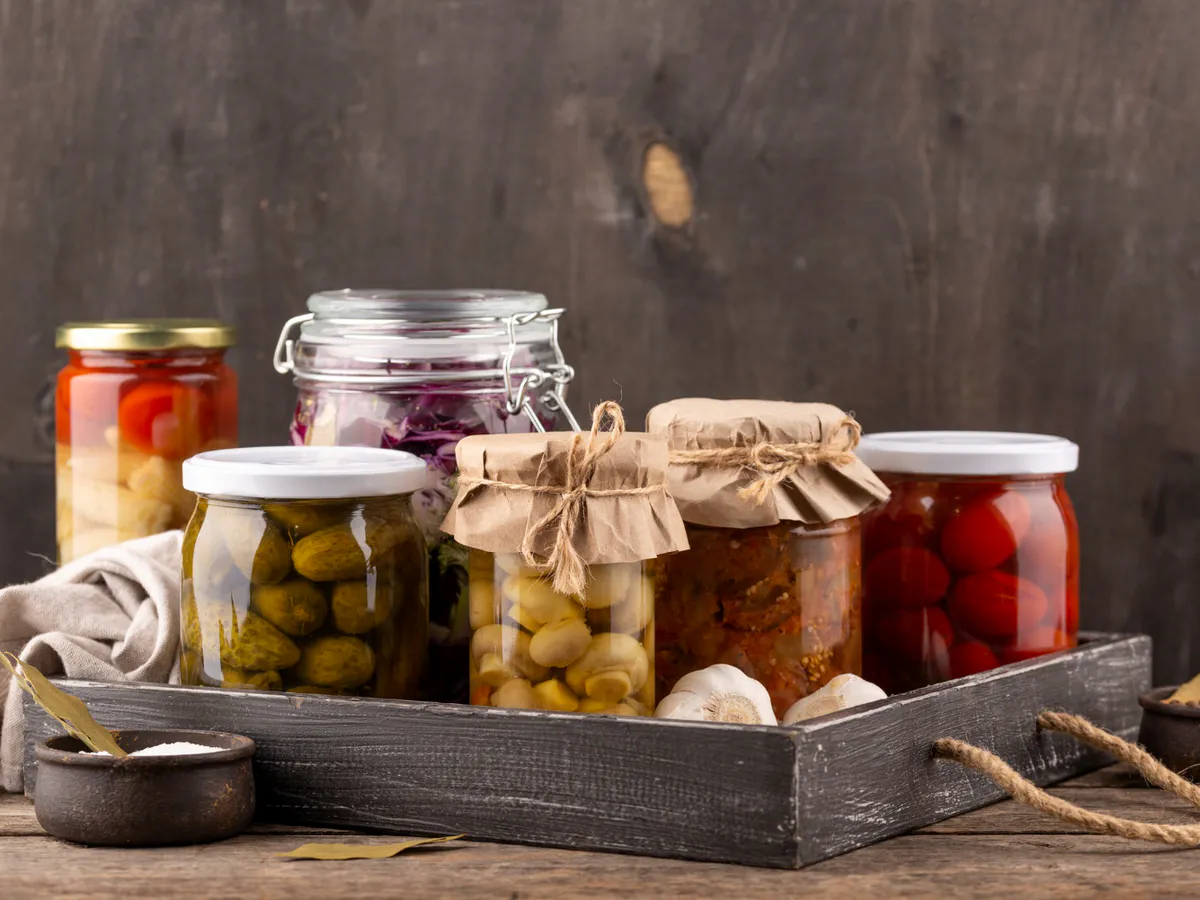 В Пензенской области мужчина выкрал у 65-летней женщины соленья и компот