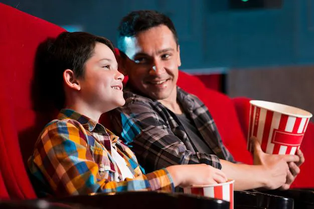 Нижнекамцев приглашают на бесплатный киносеанс в честь Дня отцов