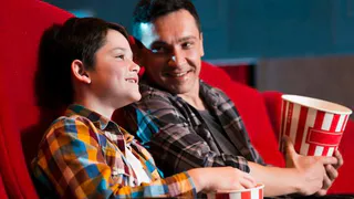 Нижнекамцев приглашают на бесплатный киносеанс в честь Дня отцов