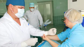 Рязанские врачи впервые удалили опухолевый тромб из почки