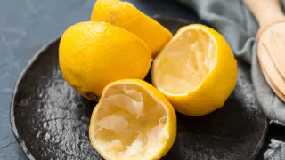 Сварите лимон и выпейте воду натощак: утром не узнаете себя в отражении