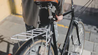 В Александровском районе 23-летняя женщина похитила из подъезда два велосипеда и продала их