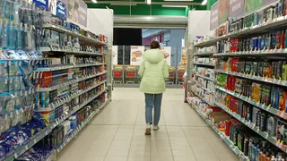 В «Перекрёсток» и «Пятёрочку» без паспорта: заработало подтверждение возраста на товары «18+» в мессенджере Max