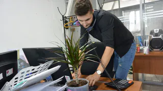 СМИ: Минтруд разрешил отстранять непривитых работников