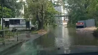 8 июля 2022 года в Рязани прорвало канализацию на улице Мехзавода