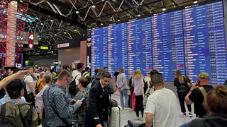 Россиянам объяснили, как можно вернуть деньги за билеты после массовых отмен рейсов